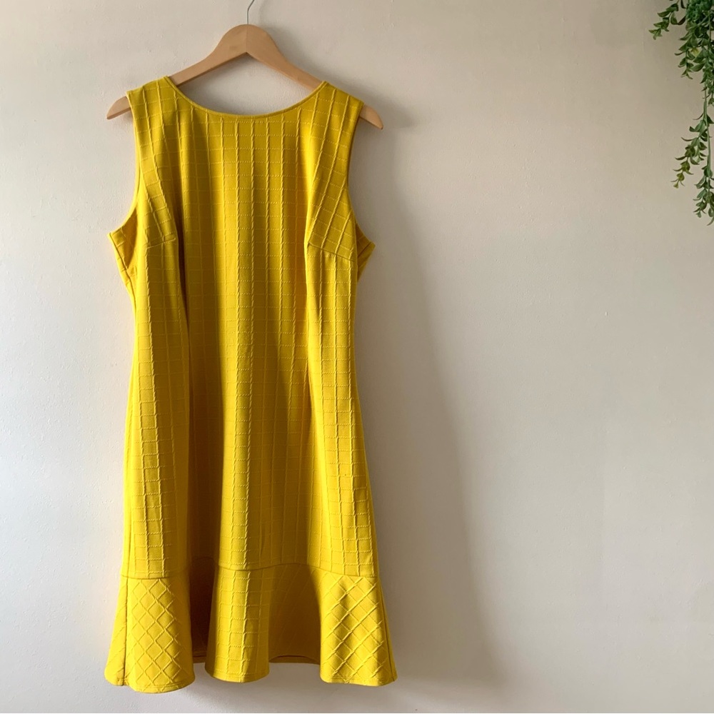 Enfocus Studio Sleeveless Ruffle Hem Sheath Dress Textured Golden Yellow Size 14